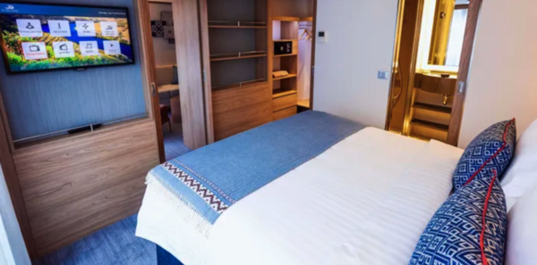 Viking River Cruises Veranda Suite.png